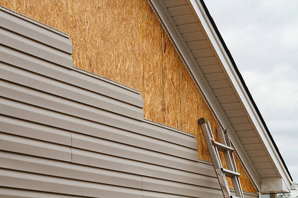 Professional Emergency Siding Repair technician working in Sharpsburg, MD
